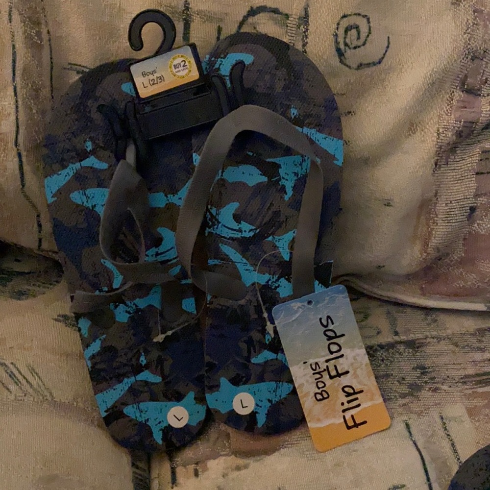 Boys flip flops